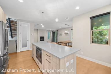 Main picture of 1325 Elati St