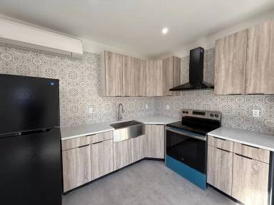 Main picture of 90 Lander St