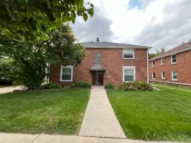 Main picture of 2343 S 82nd St