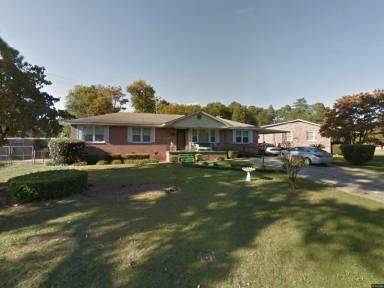 Main picture of 301 W Lakeside Ave