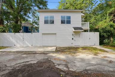 Main picture of 912 E Henry St