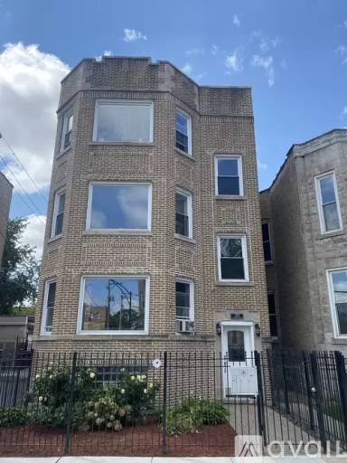 Main picture of 3221 W Hirsch St