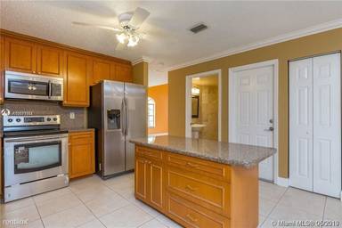 Main picture of 10911 SW 10th Pl