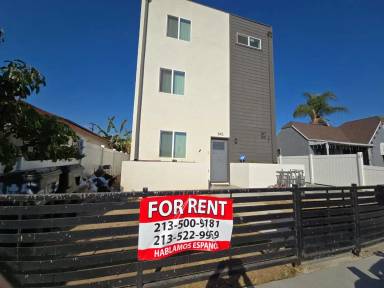Main picture of 845 W 79th St