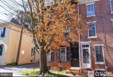 Main picture of 21 W Barnard St