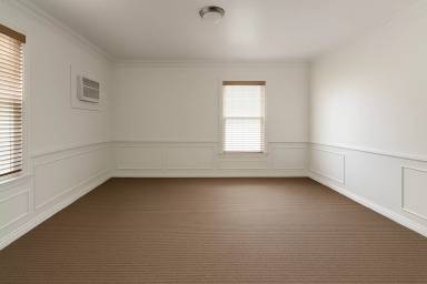Main picture of 442 Kelton Ave