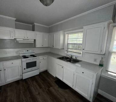Main picture of 3211 Charleston Dr
