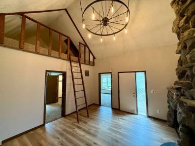 Main picture of 239 White City Blvd