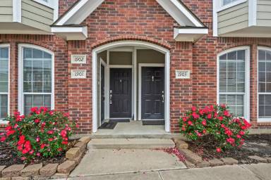Main picture of Lakeridge Townhomes