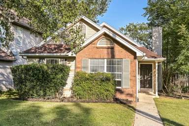 Main picture of 211 Hunters Chase Dr