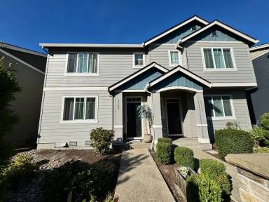 Main picture of 17105 SE Crossroads Ave