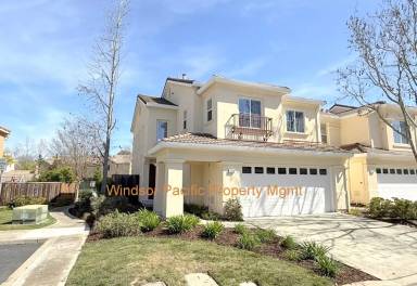 Main picture of 7048 Briza Loop