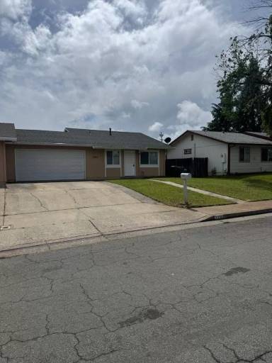 Main picture of 2014 Spruce Cir