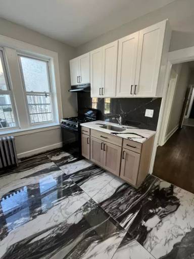 Main picture of 32 Dayton St