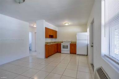 Main picture of 1800 Miami Rd