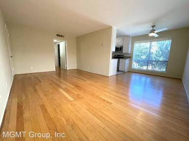 Main picture of 1116 N Olive Dr