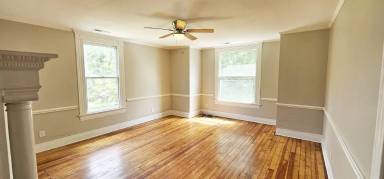 Main picture of 303 Broad St W