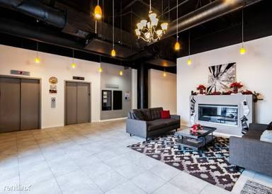 Main picture of 2036 S Michigan Ave