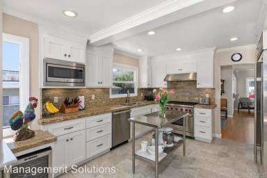 Main picture of 4535 Tivoli St