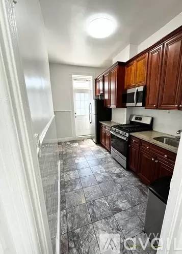 Main picture of 64 16 68 Ave
