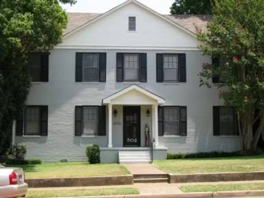 Main picture of 502 S Fannin Ave