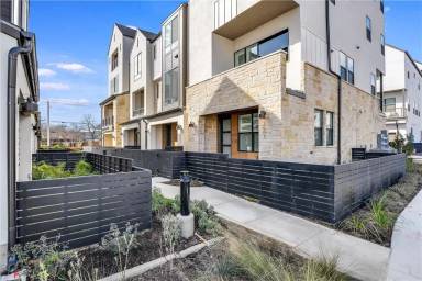 Main picture of 3905 Vantage Dr