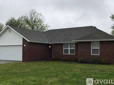 Main picture of 405 E Whitethorn Dr