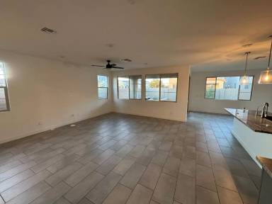 Main picture of 1418 E Blue Spruce Ln