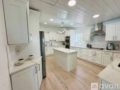 Main picture of 2650 Philippe Pkwy