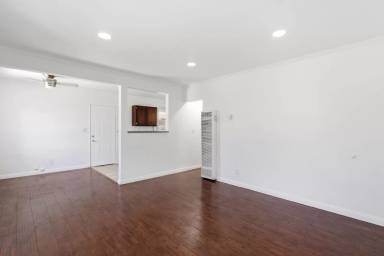 Main picture of 536 Hyde Park Pl