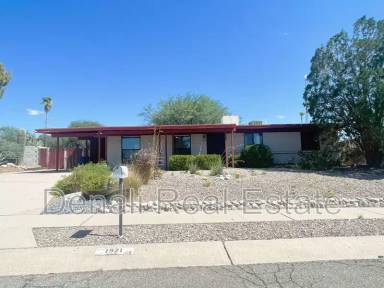 Main picture of 1921 S Kevin Dr