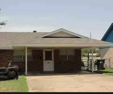 Main picture of 827 Drake Dr