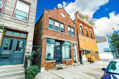 Main picture of 1826 S Carpenter St