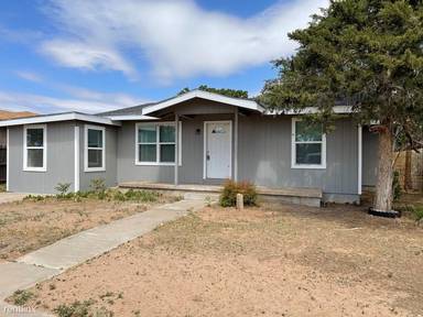 Main picture of 2726 N Hancock Ave