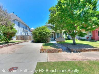 Main picture of 323 N Market Ave