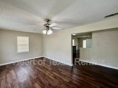 Main picture of 1009 Victoria St