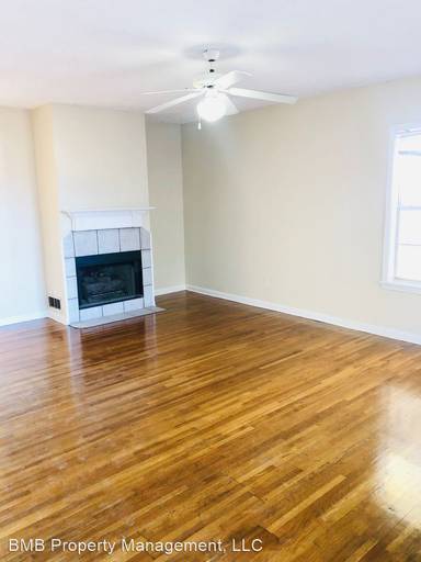 Main picture of 2642-2672 E 3rd St