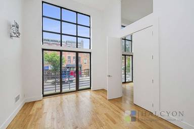 Main picture of 160 Grand St