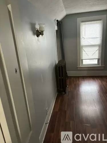 Main picture of 1921 Catalpa Ave