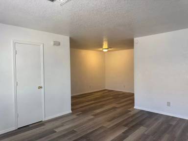 Main picture of 380 Church St