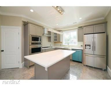 Main picture of 52 Lindsey St