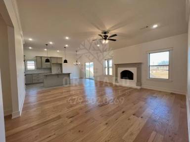 Main picture of 942 Sugar Pine St