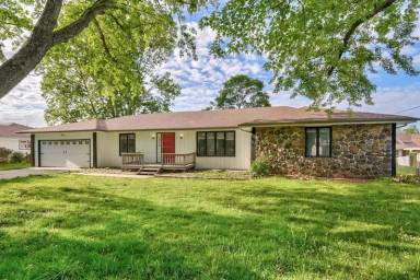 Main picture of 2556 W Cardinal St