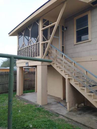 Main picture of 123 Louise St