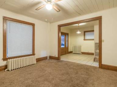 Main picture of 102 E 4th St