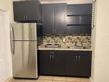 Main picture of 900 NE 85th St