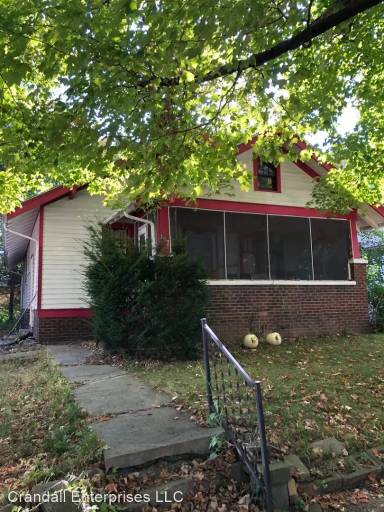 Main picture of 105 E Oak St