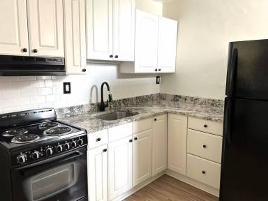 Main picture of 252 Rosemar St