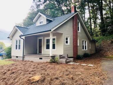 Main picture of 105 N Spruce St