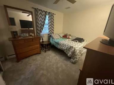 Main picture of 2 Lantern Ln
